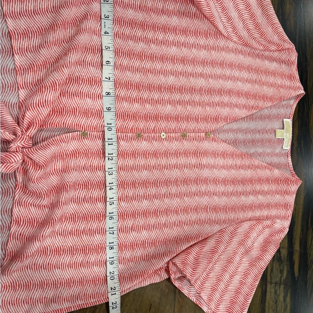 MICHAEL Michael Kors red Wave Button-Down Blouse - Picture 8 of 9